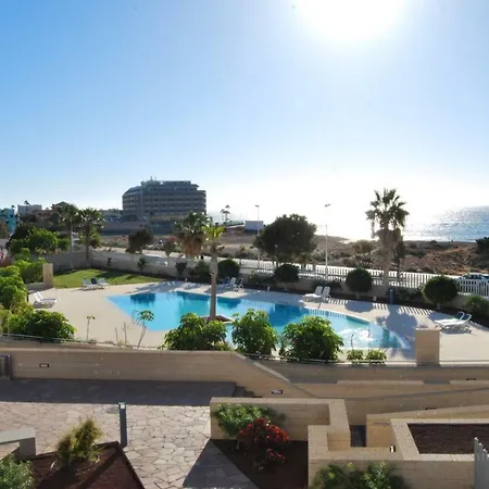 Luxury Beachfront Penthouse אל מדאנו