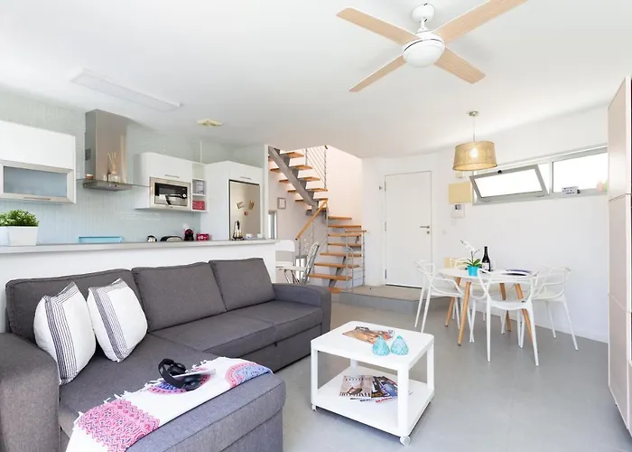 Daire Luxury Beachfront Penthouse *