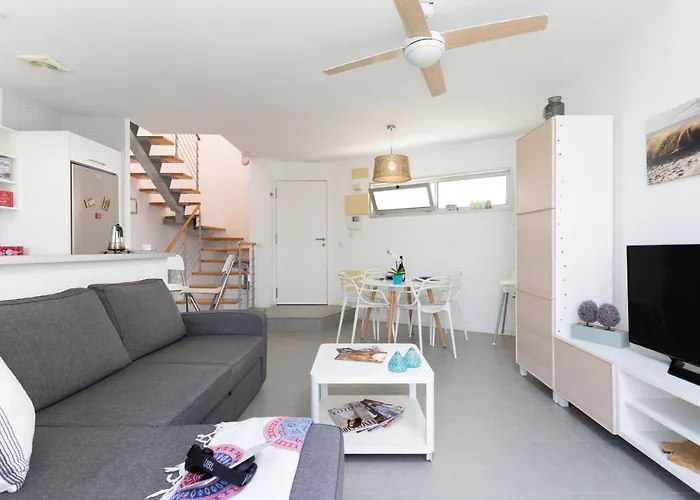 Luxury Beachfront Penthouse *